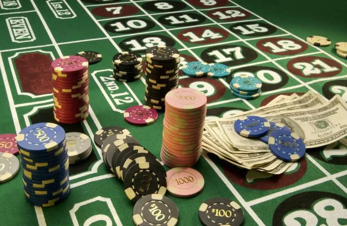 Meja live casino dengan dealer sungguhan di platform ratuvegas Indonesia